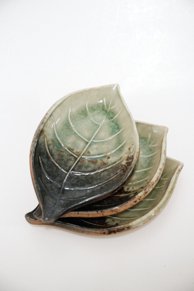 Tea Leaf Plate with d:matcha logo - handmade in Shigaraki