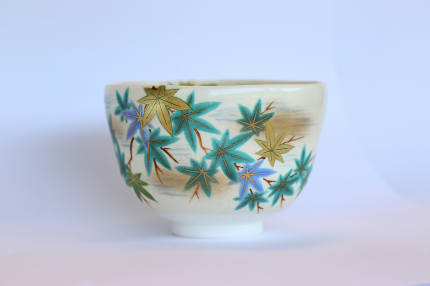 Hand-painted matcha bowl "Green Maple Leaves青楓" by Akira Shimizu