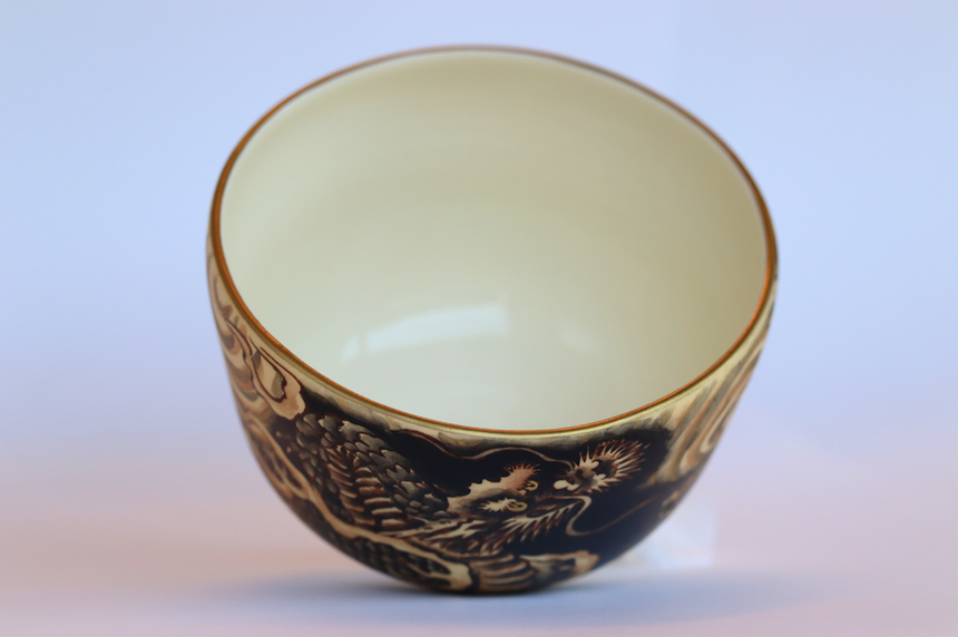 Hand-painted matcha bowl "Black Dragon黒龍" by Zensho Yamaoka